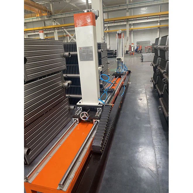 Muuntajan jäähdyttimen laipan hitsauskone